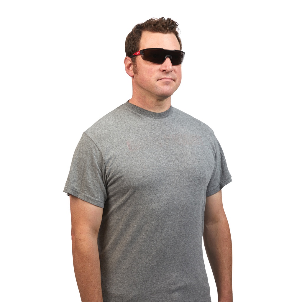 Okulary_ochronne_Milwaukee_Tinted_Safety_Glasses_5