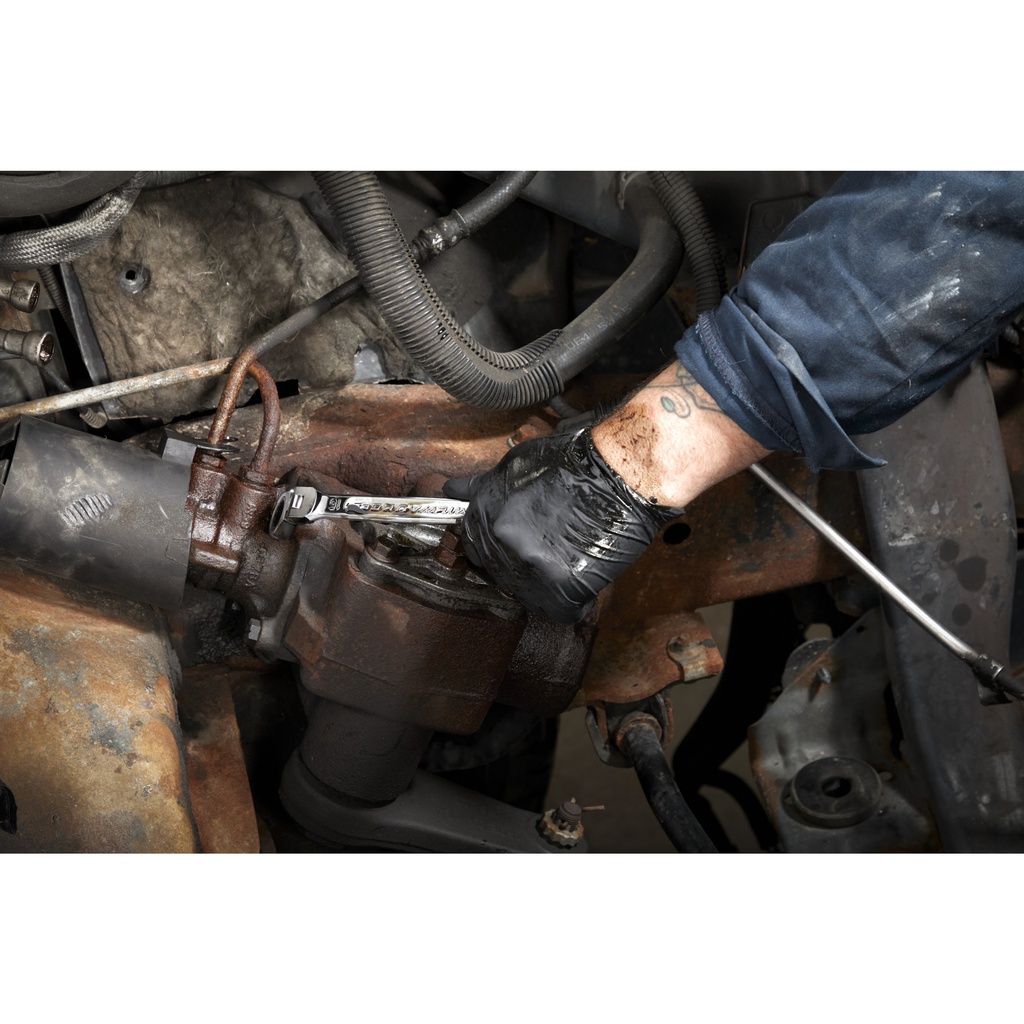 Klucze_płasko-oczkowe_MAXBITE™_z_ruchomą_główką_grzechotki_Milwaukee_Maxbite_Flex_Head_Ratcheting_Spanner_-_Metric_-_15_mm_1