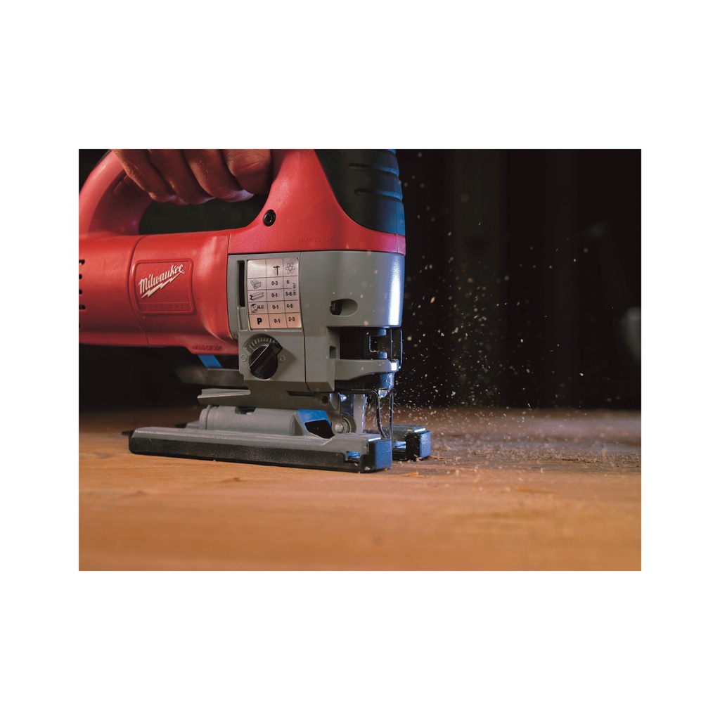 Wyrzynarka_z_uchwytem_żelazkowym_Milwaukee_JSPE_135_TX_1