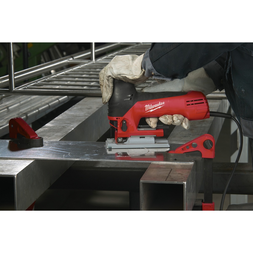 Heavy_Duty_Wyrzynarka_z_uchwytem_korpusowym_Milwaukee_JS_120_X_2