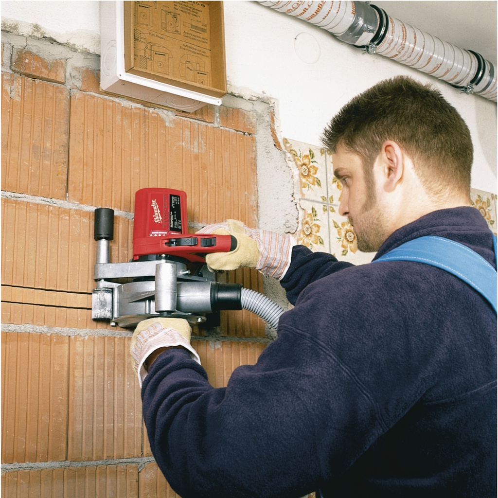 Bruzdownica_o_mocy_1900W_150_mm_(głębokość_cięcia_45_mm)_Milwaukee_WCS_45_4