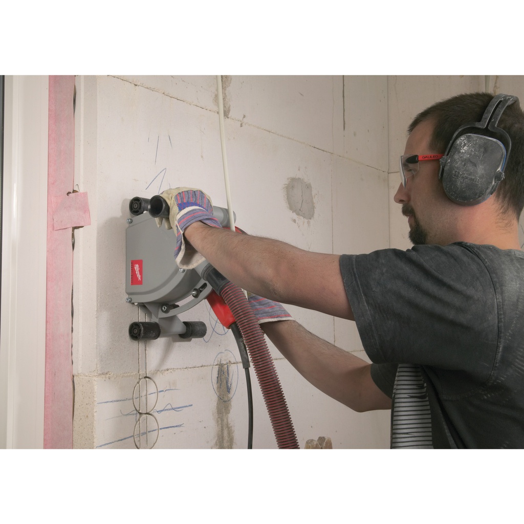 Bruzdownica_o_mocy_1900W_150_mm_(głębokość_cięcia_45_mm)_Milwaukee_WCS_45_5