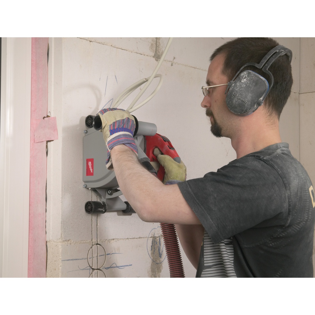 Bruzdownica_o_mocy_1900W_150_mm_(głębokość_cięcia_45_mm)_Milwaukee_WCS_45_7