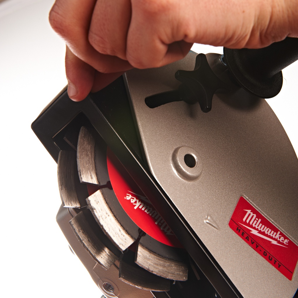 Bruzdownica_o_mocy_1500W_125_mm_(głębokość_cięcia_30_mm)_Milwaukee_WCE_30_7