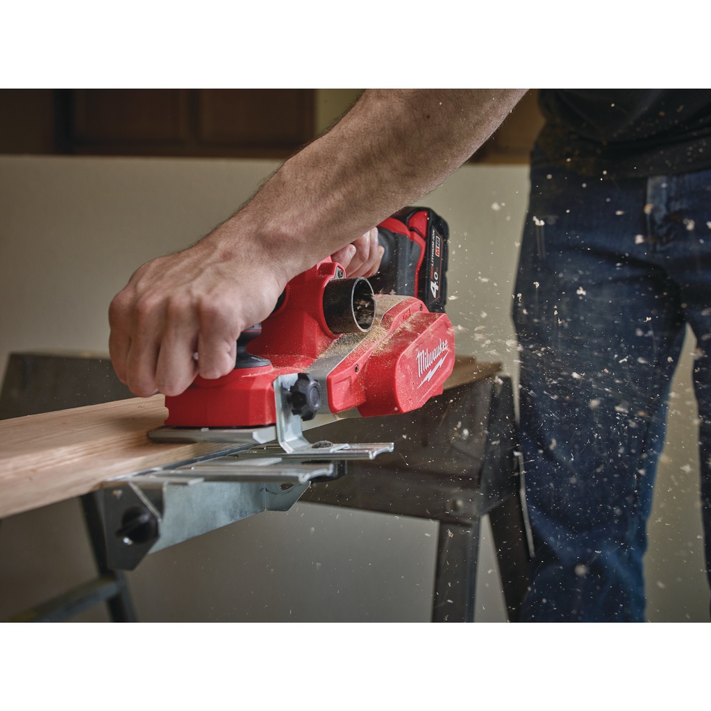 M18™_Strug_Milwaukee_M18_BP-402C_2