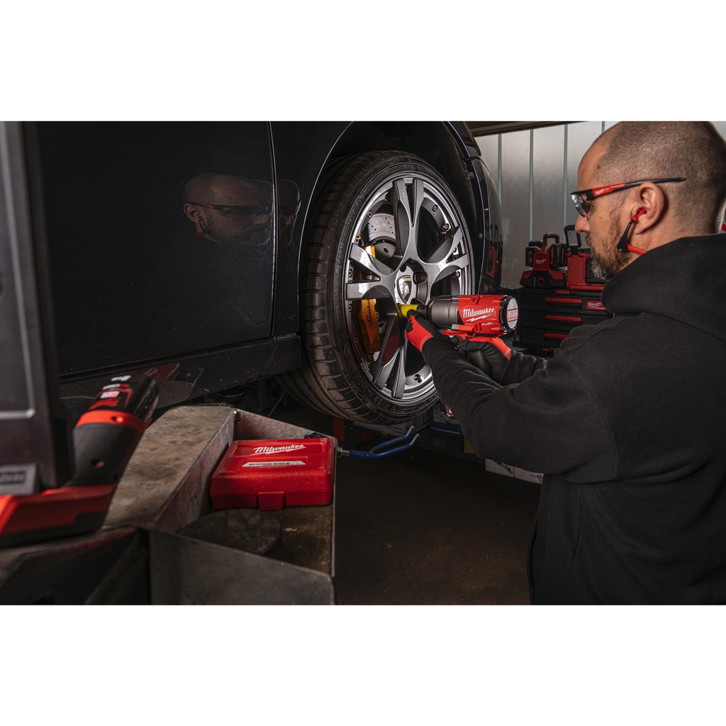 M18_FUEL™_ONE-KEY™_Klucz_udarowy_1/2˝_o_wysokim_momencie_obrotowym_z_pierścieniem_ciernym_Milwaukee_M18_ONEFHIWF12-502X_4