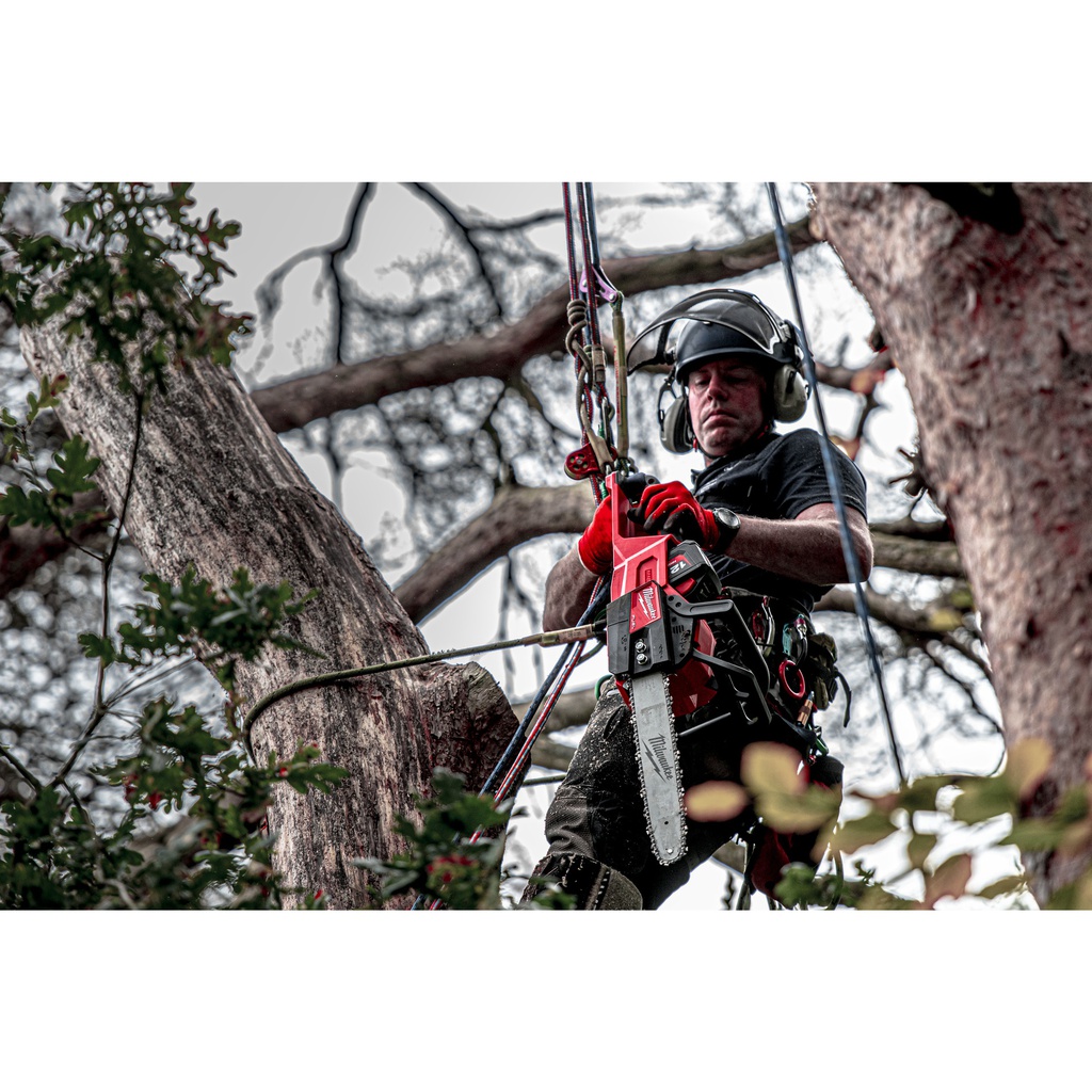 M18_FUEL™_Pilarka_łańcuchowa_40_cm_Milwaukee_M18_FCHS-121_6