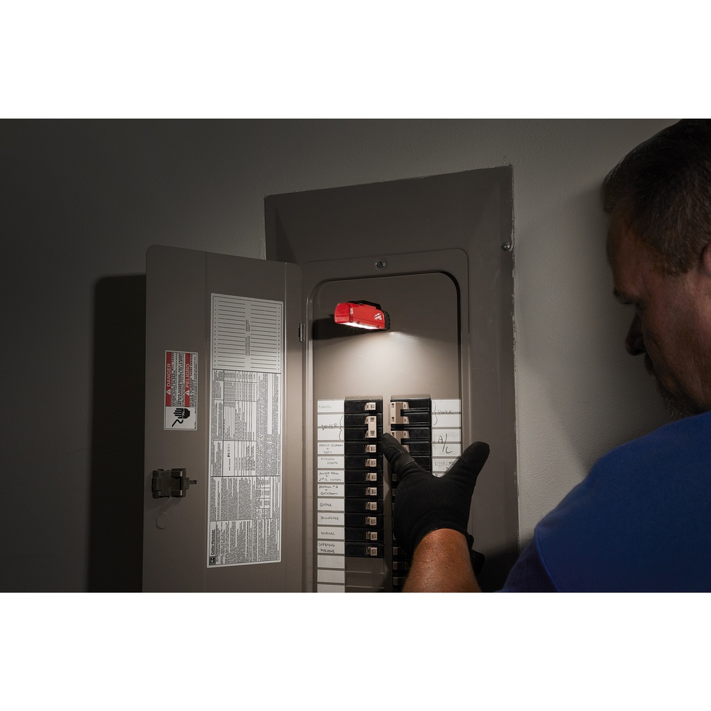 Latarka_Alkaliczna_Milwaukee_FL-LED_4