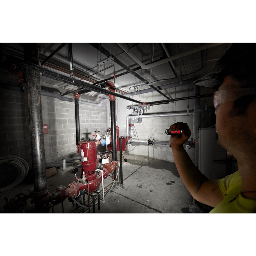 Latarka_Alkaliczna_Milwaukee_ML-LED_4