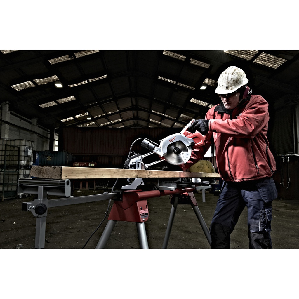 Kompaktowa_piła_ukosowa_216_mm_Milwaukee_MS_216_SB_4