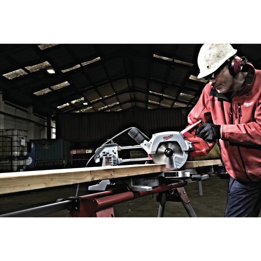 Kompaktowa_piła_ukosowa_216_mm_Milwaukee_MS_216_SB_5
