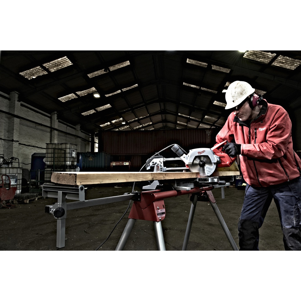 Kompaktowa_piła_ukosowa_216_mm_Milwaukee_MS_216_SB_6
