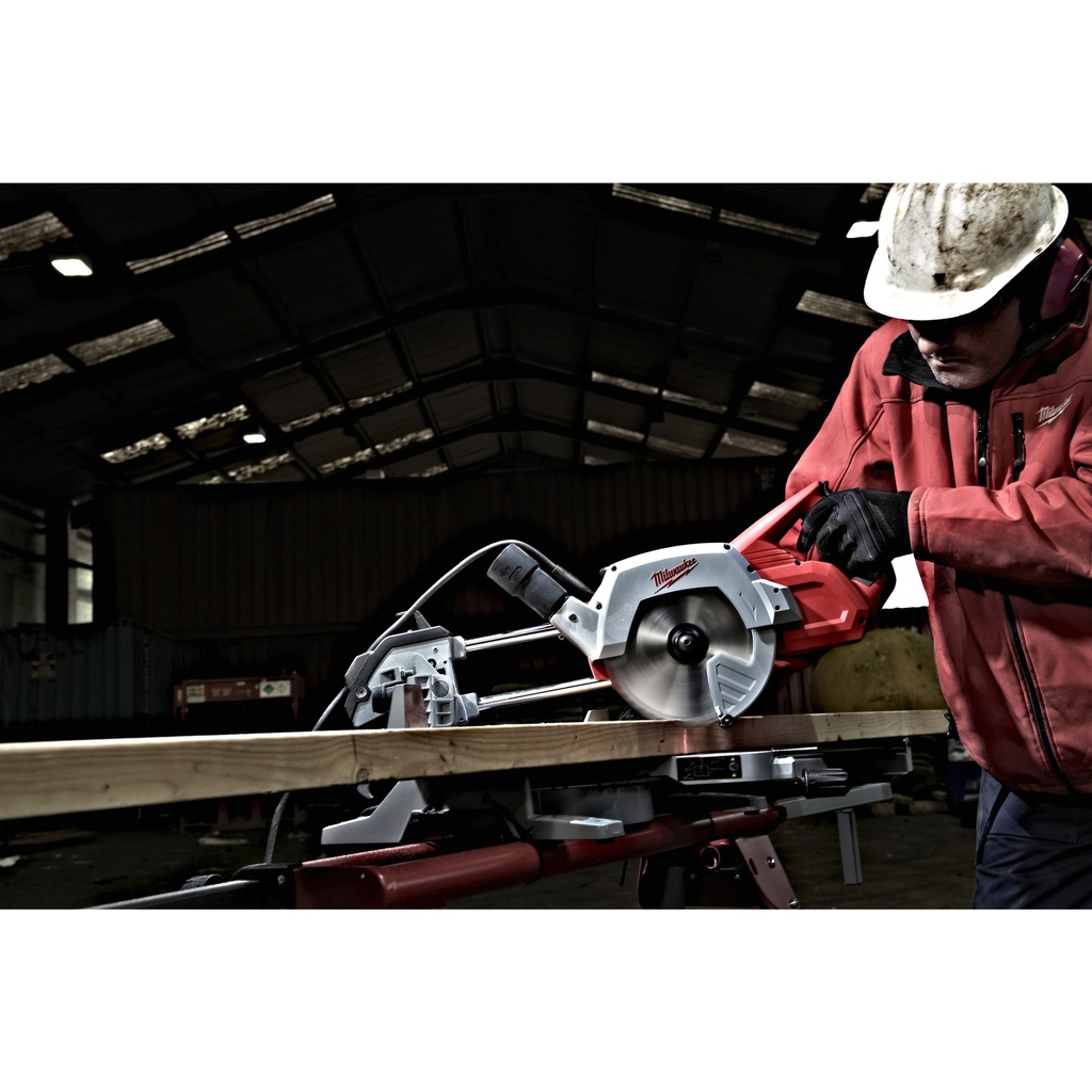 Kompaktowa_piła_ukosowa_216_mm_Milwaukee_MS_216_SB_7