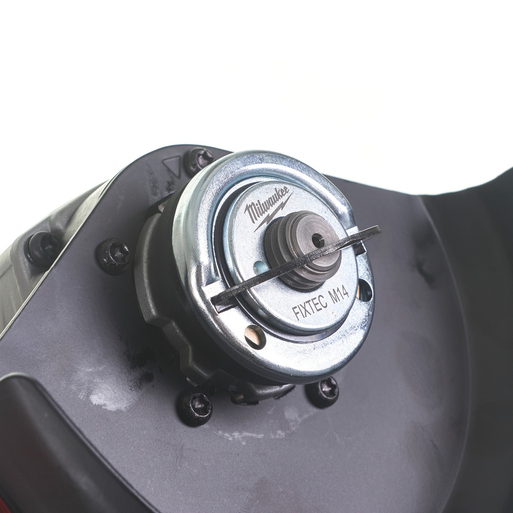 Szlifierka_kątowa_1250_W_z_systemem_antywibracyjnym_AVS_i_przełącznikiem_łopatkowy_Milwaukee_AGV_13-125_XSPDEB_KIT_4