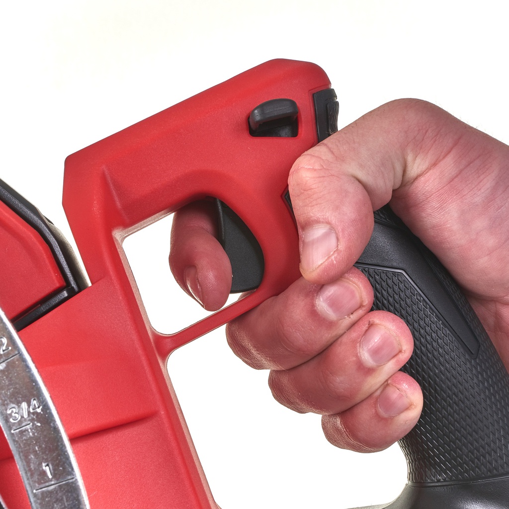 M18_FUEL™_Pilarka_tarczowa_z_tylną_rękojeścią_Milwaukee_M18_FCSRH66-0_10