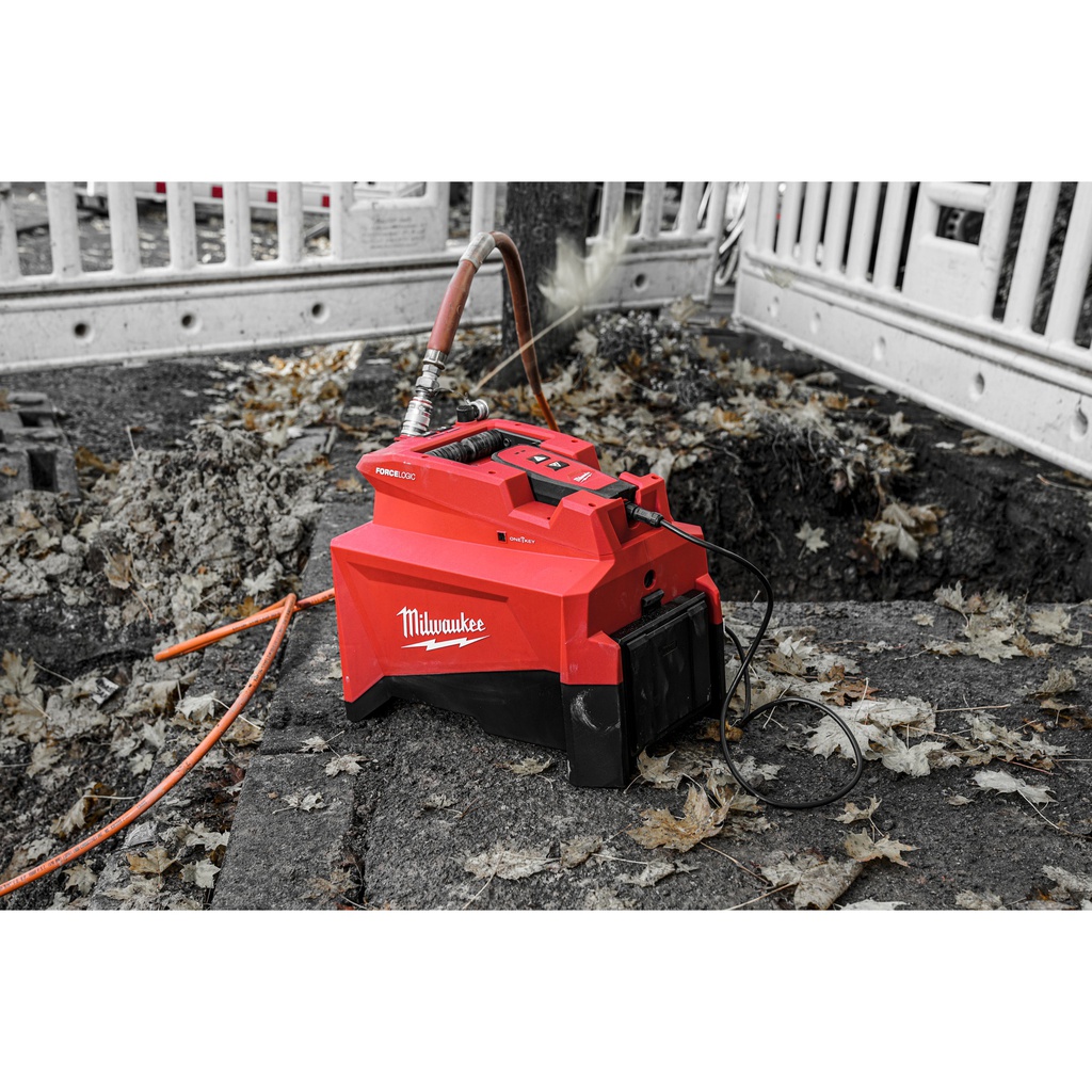 M18™_Pompa_hydrauliczna_Milwaukee_M18_HUP700-121_3