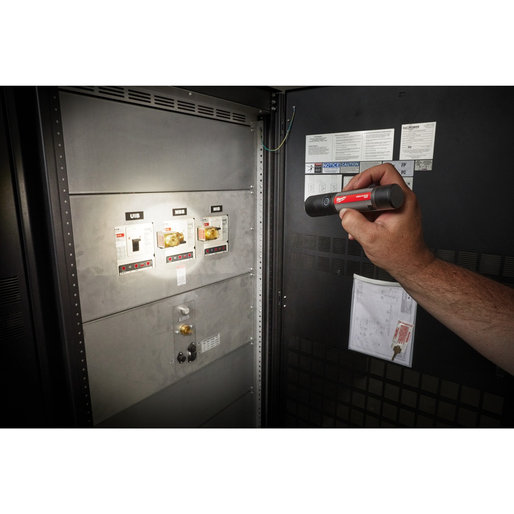 LATARKA_AKUMULATOROWA_USB_800_LUMENÓW_DO_MOCOWANIA_NA_UCHWYCIE_Milwaukee_L4_FMLED-201_3