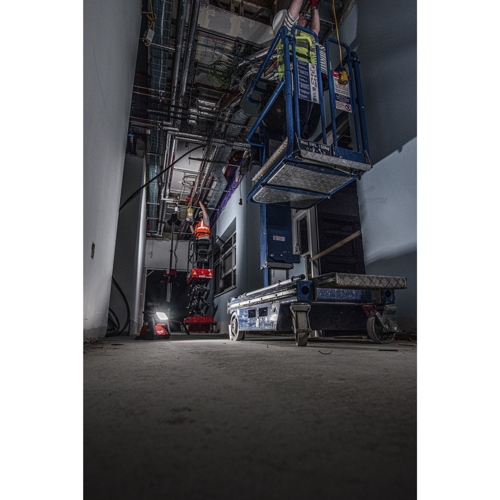 M18™_Lampa_do_oświetlania_strefowego_o_wysokiej_wydajności_Milwaukee_M18_HOAL-0_8