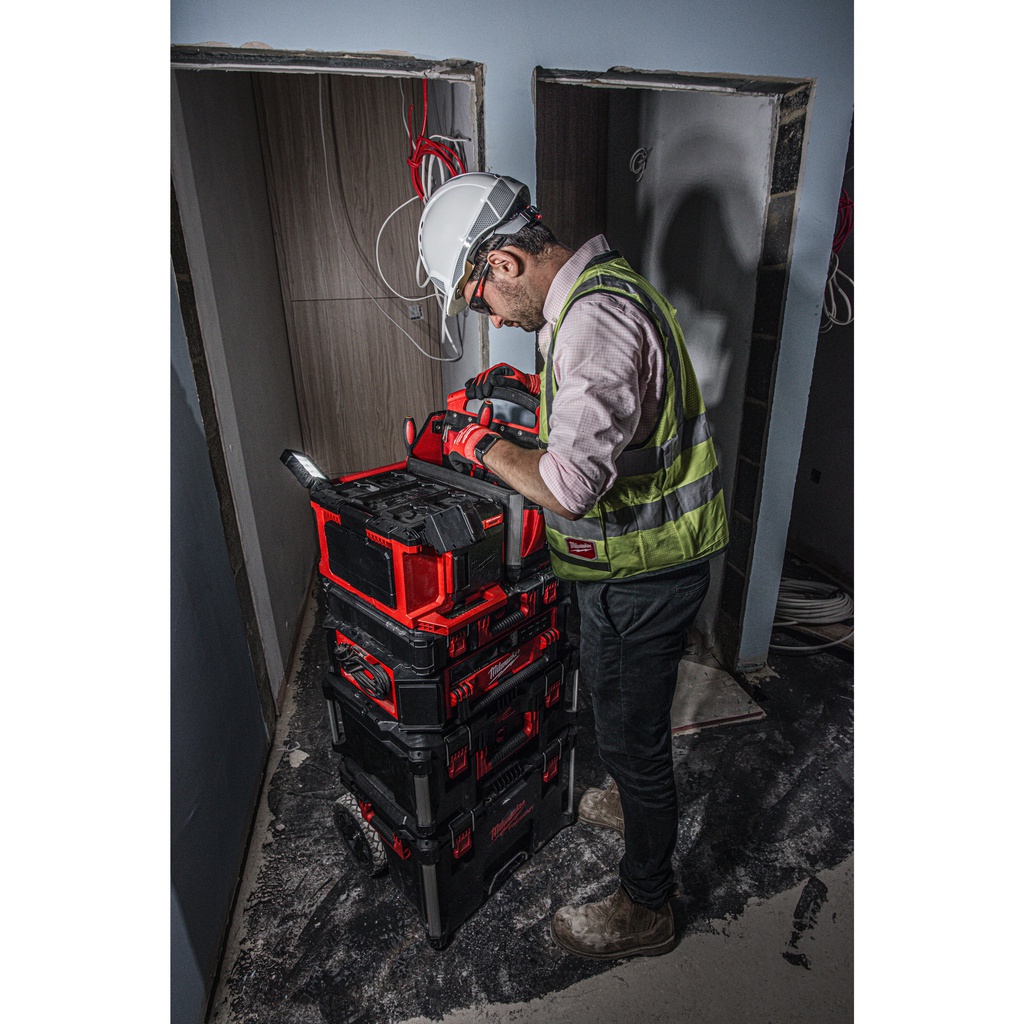 M18™_PACKOUT™_Lampa_do_oświetlania_strefowego_z_ładowarką_Milwaukee_M18_POALC-0_4