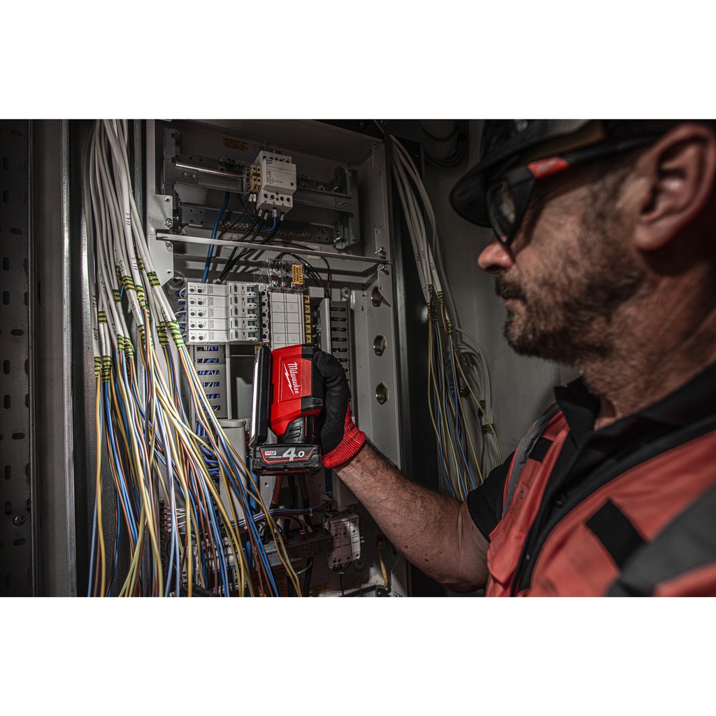 M12_Lampa_do_oświetlania_powierzchni_z_obrotową_głowicą_Milwaukee_M12_PAL-0_4