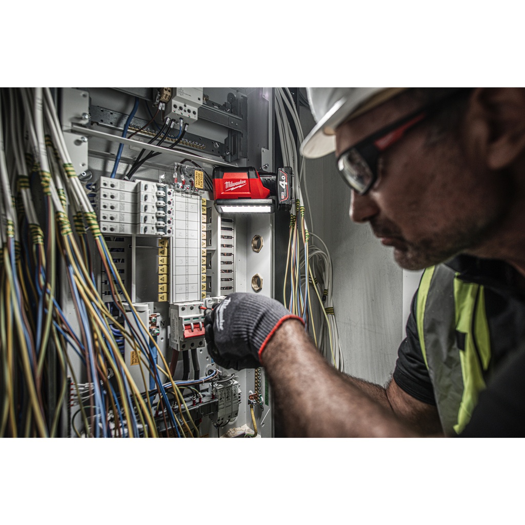 M12_Lampa_do_oświetlania_powierzchni_z_obrotową_głowicą_Milwaukee_M12_PAL-0_6