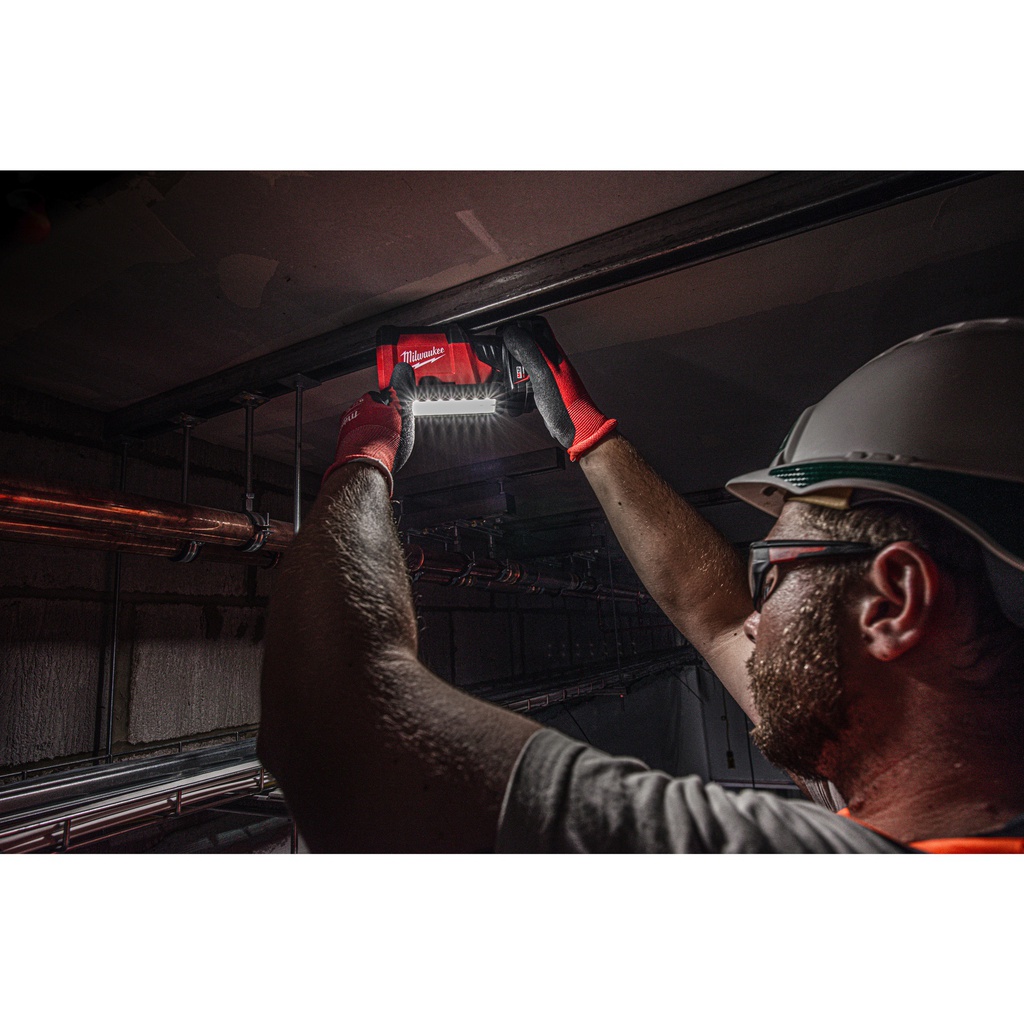 M12_Lampa_do_oświetlania_powierzchni_z_obrotową_głowicą_Milwaukee_M12_PAL-0_8