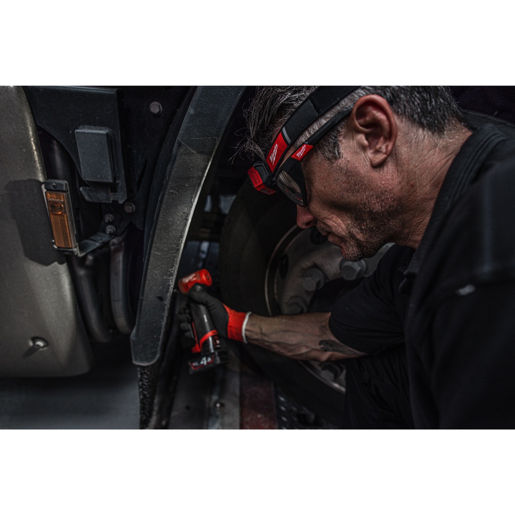 Akumulatorowa_latarka-czołówka_450_lumenów_z_wewnętrznym_akumulatorem_ładowanym_po_złączu_USB_Milwaukee_IR_HL450_3