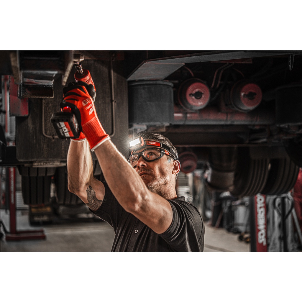 Akumulatorowa_latarka-czołówka_450_lumenów_z_wewnętrznym_akumulatorem_ładowanym_po_złączu_USB_Milwaukee_IR_HL450_4