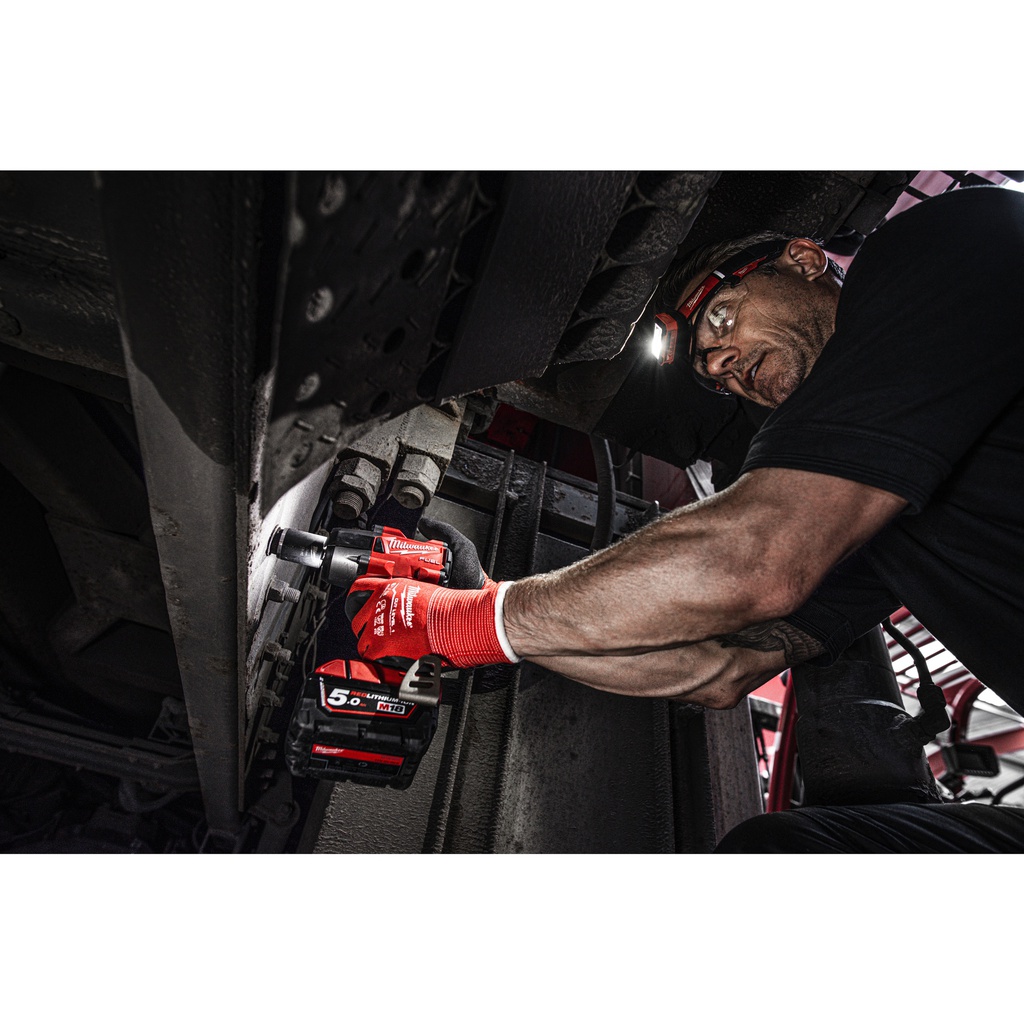 Akumulatorowa_latarka-czołówka_450_lumenów_z_wewnętrznym_akumulatorem_ładowanym_po_złączu_USB_Milwaukee_IR_HL450_13