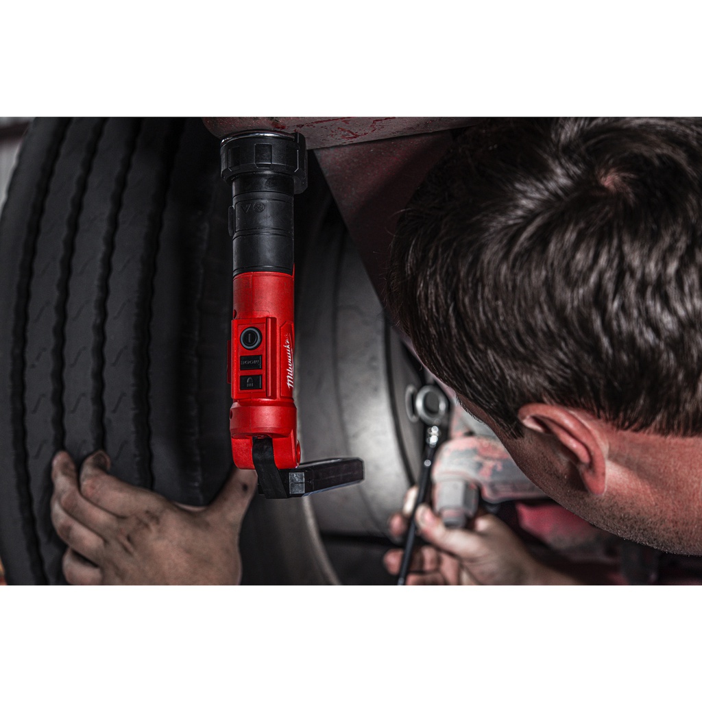 Latarka_akumulatorowa_USB_550_lumenów_Milwaukee_L4_SL550-301_5