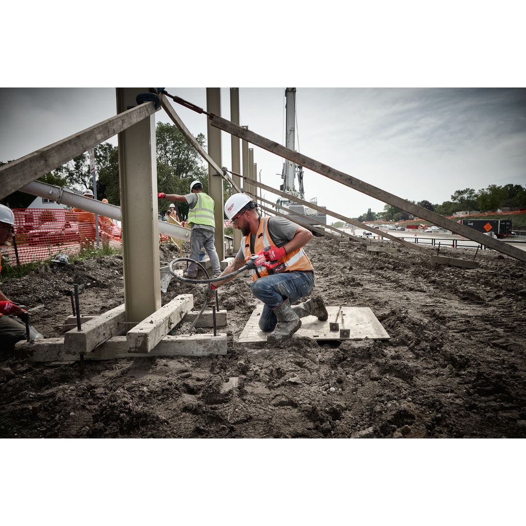 M18_FUEL™_Wibrator_igłowy_do_betonu_Milwaukee_M18_FCVN24-551_3