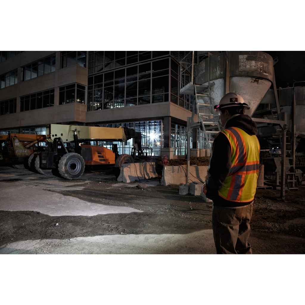 Akumulatorowa_latarka-czołówka_USB_Milwaukee_L4_HL-301_3