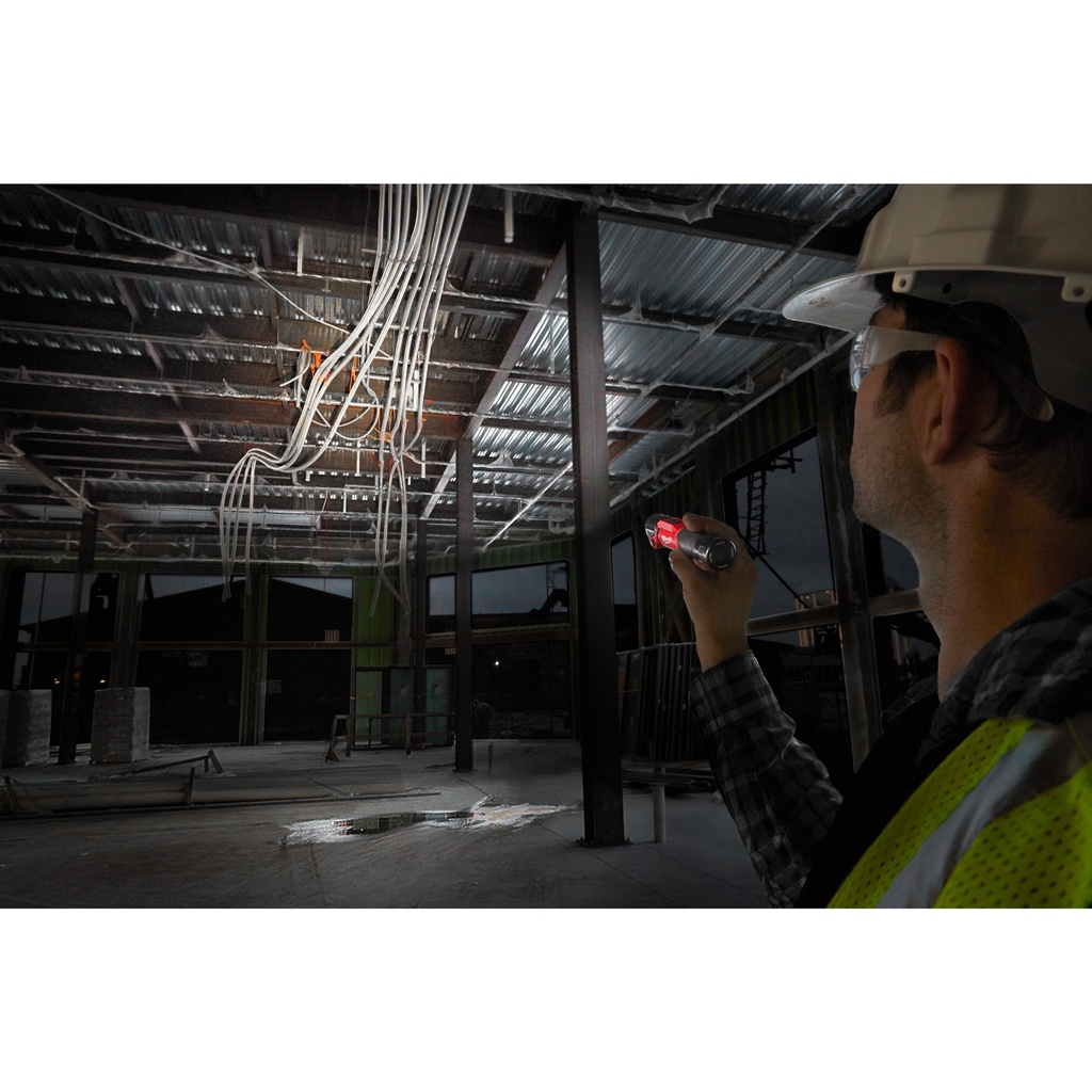 Lampa_obrotowa_robocza_z_ładowaniem_USB_Milwaukee_L4_PWL-301_3