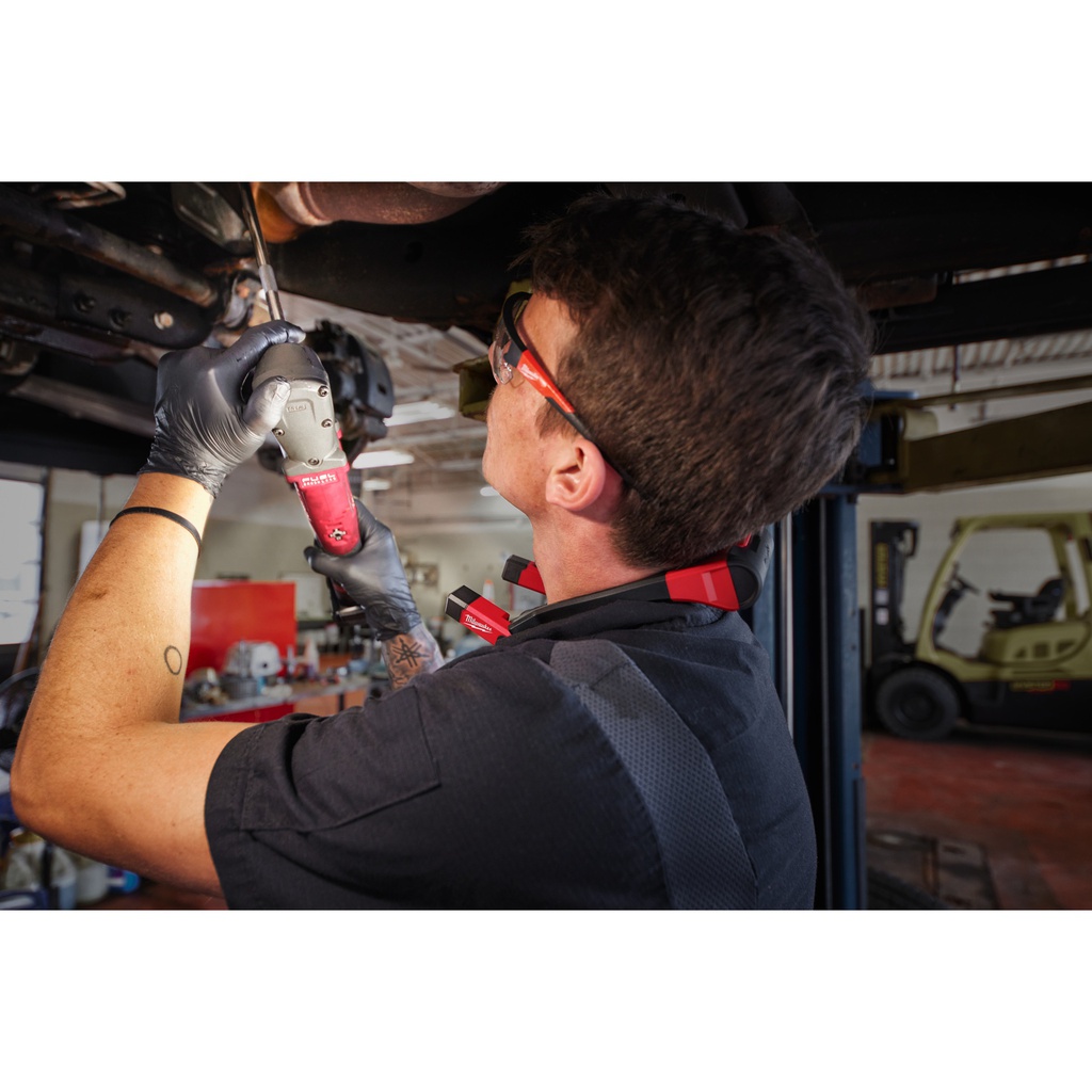 Latarka_na_szyję_ładowana_przez_USB_400_lumenów_Milwaukee_L4_NL400-301_6