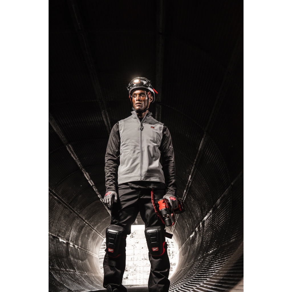 Latarka_czołowa_ładowana_przez_USB_600_lumenów_Milwaukee_L4_BOLTHL-301_2