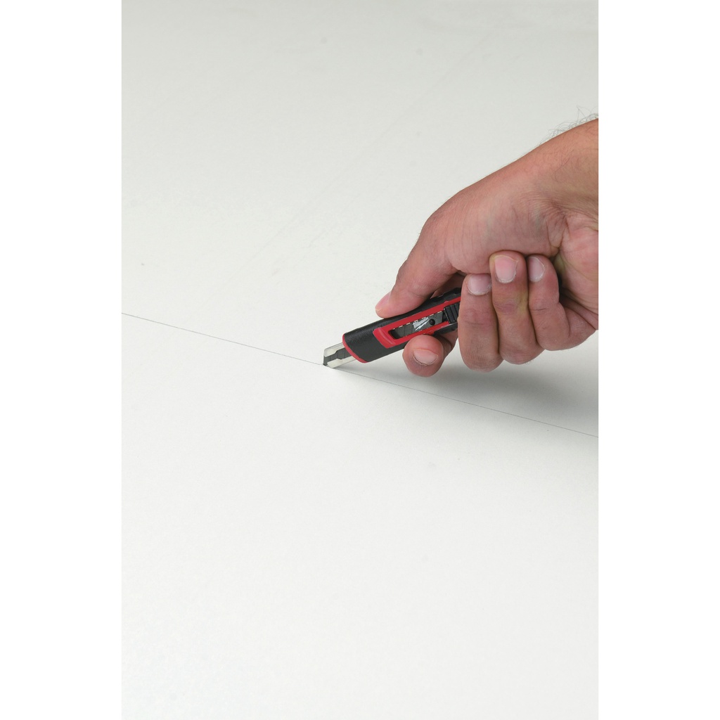 Nożyk_z_łamanym_ostrzem_Milwaukee_Snap_knife_9_mm_2