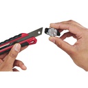 Nożyk_z_łamanym_ostrzem_Milwaukee_Snap_knife_18_mm_4