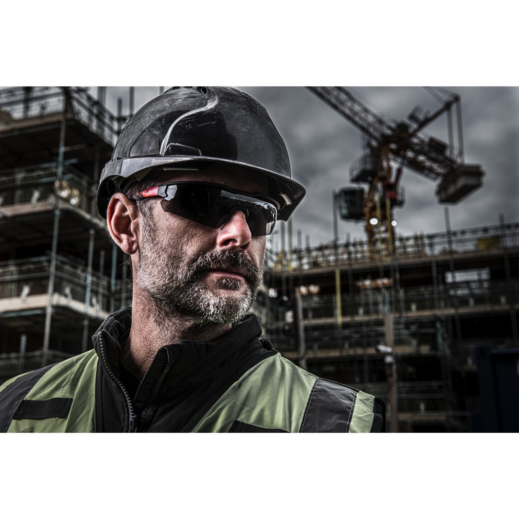 Okulary ochronne odporne na zarysowania Milwaukee | Enhanced Safety Glasses Tinted